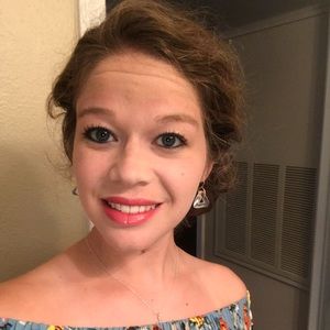 Meet your Posher, Alexis